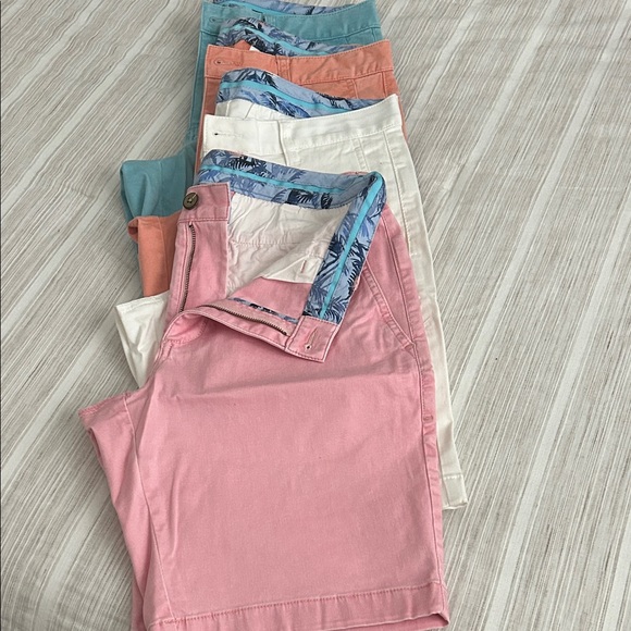 Tommy Bahama 10” inseam, flat front, 4 Colorful Men's Shorts Boracay Collection - Picture 1 of 2